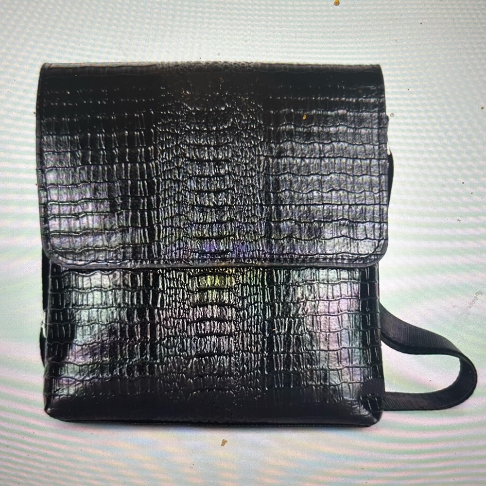 Vegan Croco Leather Messenger Bag in Black